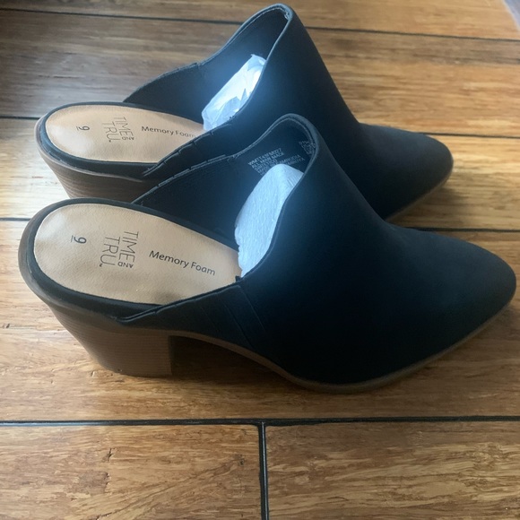 Women’s Time and Tru black heels - Picture 2 of 3